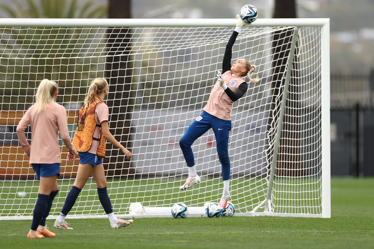 Lionesses's tweet photo. Pre Nigeria session! 👊 https://t.co/RwjCM78quZ