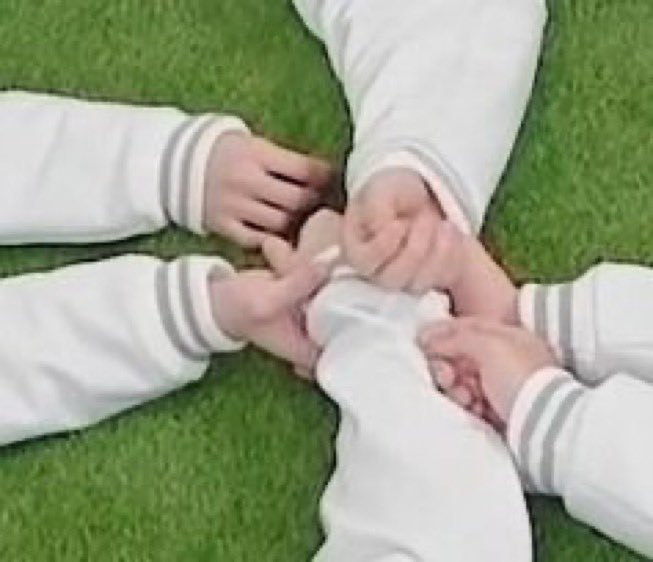 The way all members hands are on Binnie’s I’m in tears 😭❤️‍🩹 Forever six
