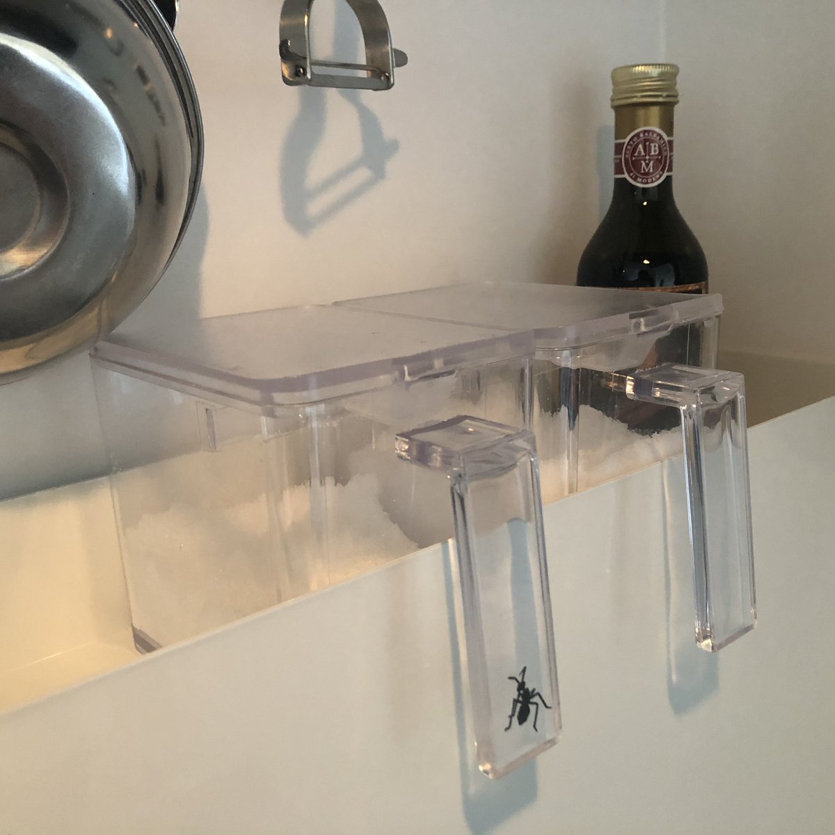 いつも迷うので、蟻の切り絵を目印にしました。