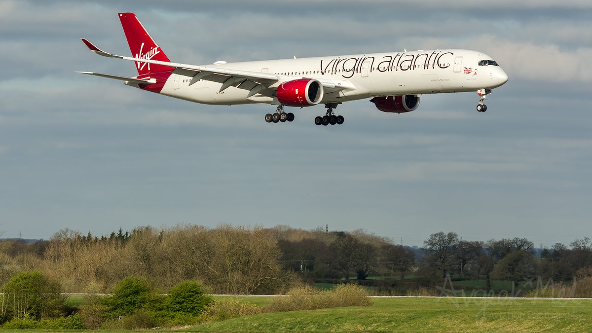 AvgeekMel's tweet photo. Arrival of the stunning @VirginAtlantic @AirbusintheUK A350-1041 G-VJAM in some lovely northern sunshine at @manairport Apr 2021 #photooftheday #aviationdaily #IGTravel #instaplane #livefromvirgin https://t.co/C93vwbKwF1