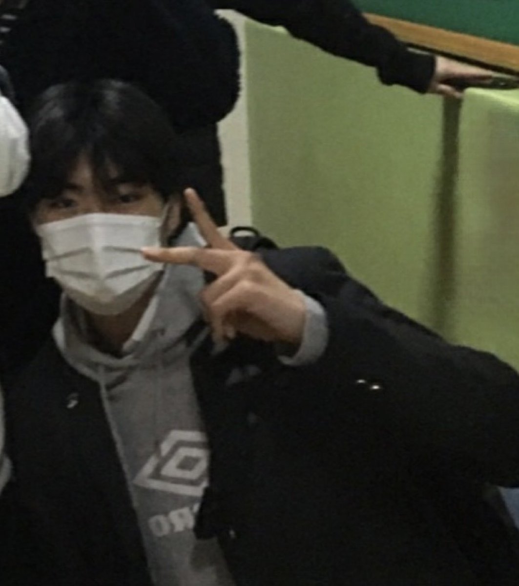 _💌

제로즈 요즘 너무 덥죠 그래서 제가 겨울의 건욱이를 가져왔어요 저는 겨울을 더 좋아하거든요 제로즈가 보기엔 여름의 건욱 겨울의 건욱 뭐가 더 잘 어울리나요 ?💙 

#PARKGUNWOOK #박건욱
#ZEROBASEONE #ZB1 #제로베이스원