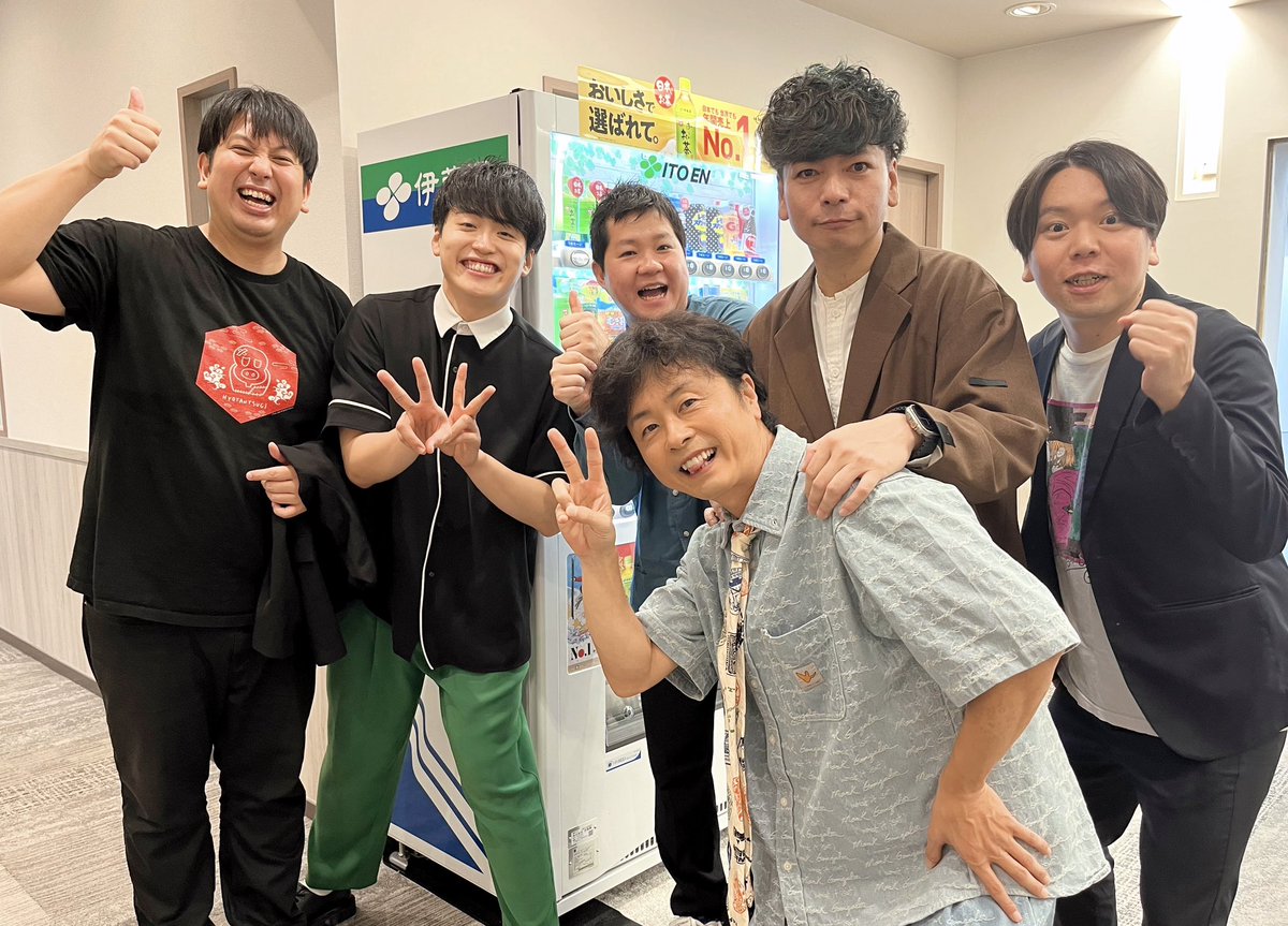 SOUSHIHIROSHO's tweet photo. 吉本のオープンスクール。NSC入学のグループ面接を受けた18才の冬。一緒に部屋に入ったのが次長課長。あれからずっと一緒。ずっとええ奴。 https://t.co/e3dZ55uNjc