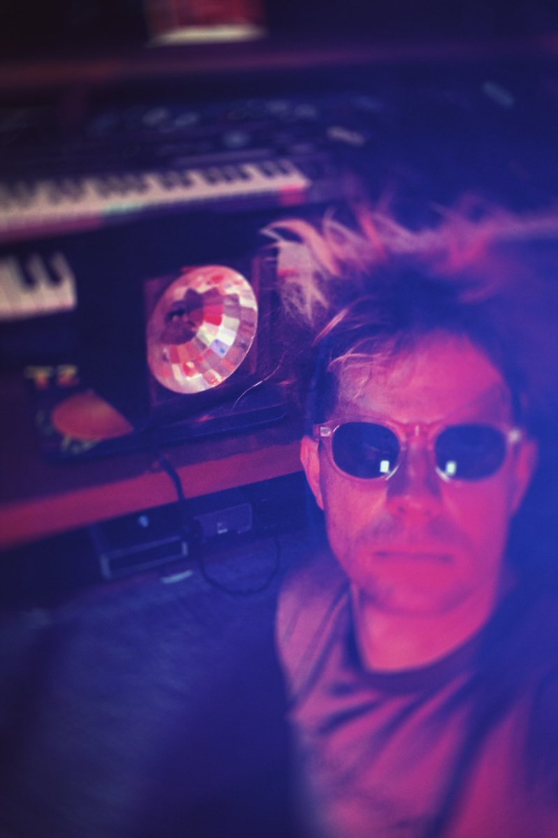 jasonfarnham's tweet photo. in the studio
#studioself #musicianstudio #synthesizers #strobelight #pinksunglasses #indierocks https://t.co/bVYsYDeiJj