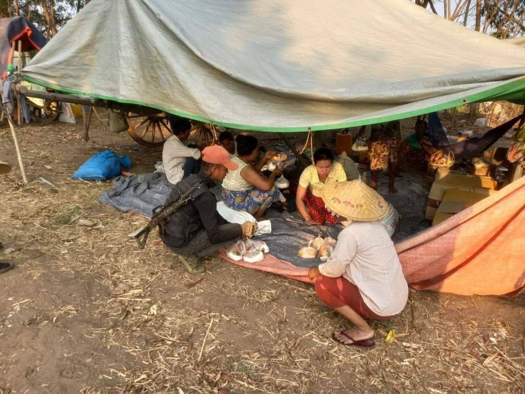 mcube_mcube's tweet photo. It is reported that over 3000 internally displaced people from southern Kanbalu tsp now require help for provision and health care as SAC troops launched an offensive in the villages in Sagaing division. 

#AcceptNUGRejectMilitary #WhatsHappeningInMyanmar #2023Aug6Coup https://t.co/xvryJoDz3S