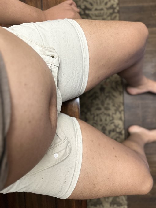 Watch Belly Hadid's leaked NSFW photo on TwXstars