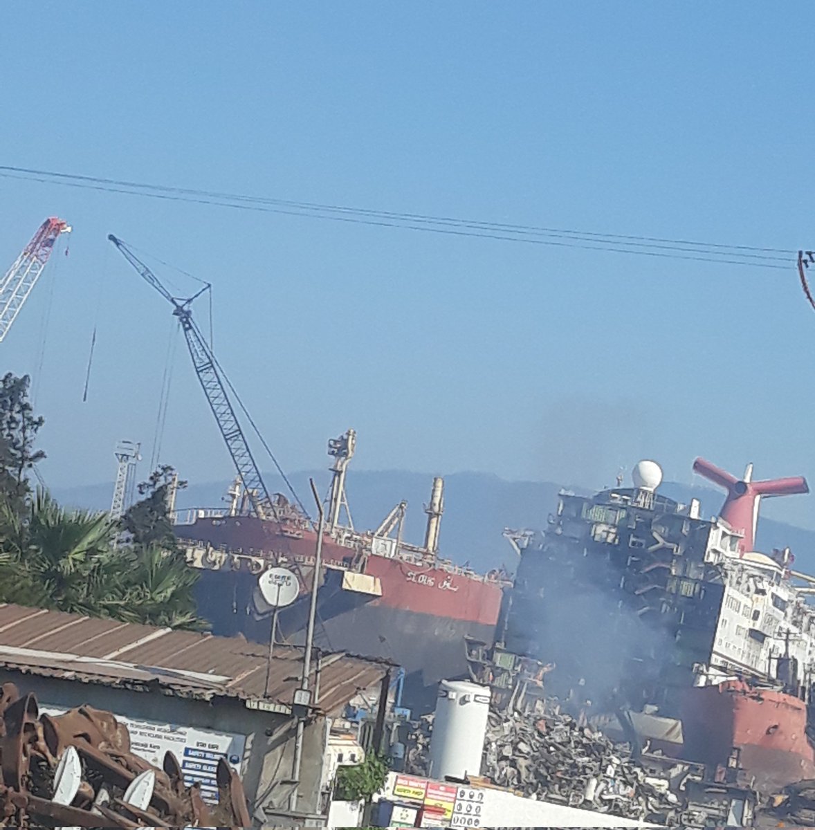 Hesabımın ve e-posta adresimin şifresini bulamıyorum. Ve telefonumun ekranı kırık. Tamamen kırılırsa hesaba giremeyebilirim. Mesaj da atamıyorum. Şimdiden iyi kalın dostlar.
Günaydın bu arada. 😊✌
Yeni bir hesap açarsam hepinizi bulacağım.