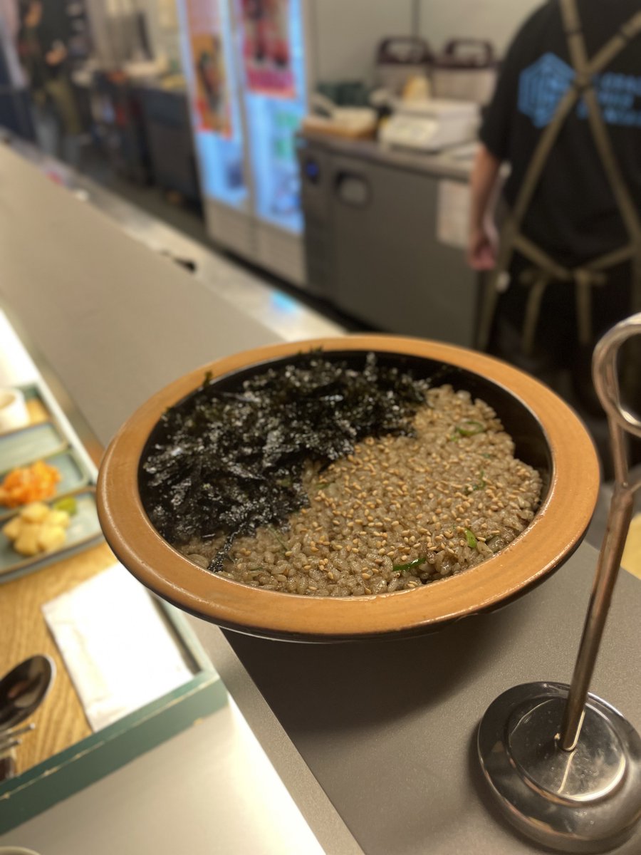 대학로 육미안 (유캔하이)

양념이랑 일반갈비를 섞어 시켰는데 양념은 좀 달아서 내 입엔 일반이 훨씬 맛있었다! 게장비빔밥은 너무 배부른 상태에서 먹어서 감동이 덜했지만 (고기 메뉴를 인원수 맞춰서 시켜야 함) 점원 분들 친절하셨고 매장 깔끔하고!
기존 유캔하이 메뉴가 사라진 건 좀 아쉽다🥲