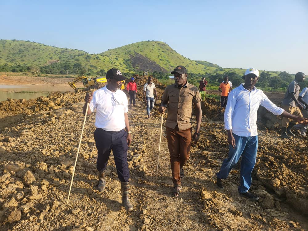 honelijahokupa's tweet photo. The Commissioner-Engineering in the Ministry of Agriculture breaking ground for the construction of the valley dam in Ogera, Bugondo, Kasilo County. Much love to my people!!!
@voice_of_teso

@Atekerpost 
@tesonewsnetwork 
@TesoVibez 
@naads_ug 
@FAO https://t.co/RDDAu8poaC