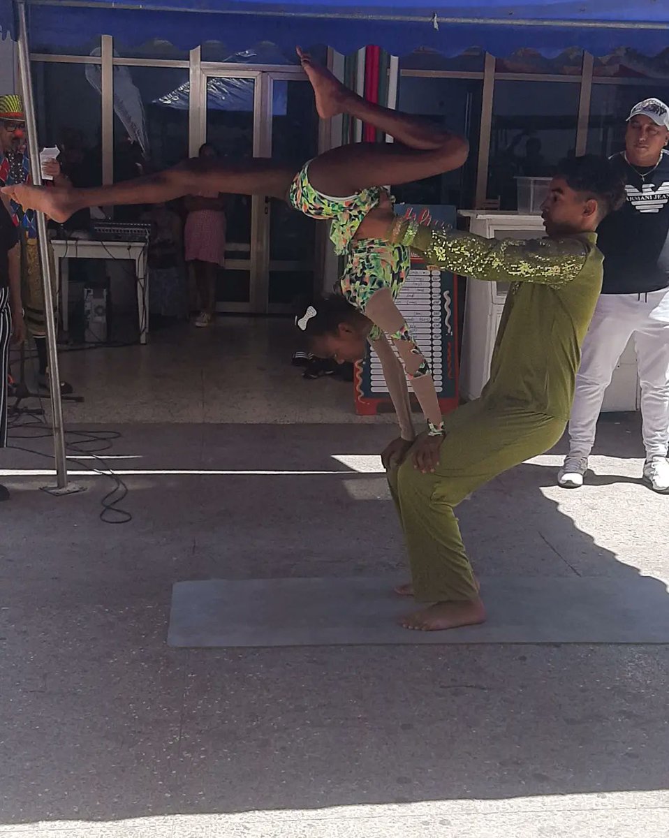 cirabanacircus's tweet photo. En BuleBar 66, junto al payaso EjeBiela, los dúos Ocasión, Favel, Crystal y SajEl
#cirabanacircus #circus #circuslife #circo #cirque #cirquelife #learning #show #entertainment #enjoy #duo #cuba #vamospormas2023 https://t.co/Gyyq8cugFB