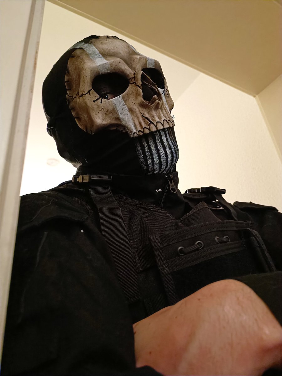 DTWProduction's tweet photo. HOW DID I BECOME SO LUCKY THAT THIS HOT MF MARRIED ME??? 

#ghostcodcosplay #CoDMWII #cosplay #ghostcosplay #bishwhymyhubbysopretty  #codghost https://t.co/QIB8QzDpGg