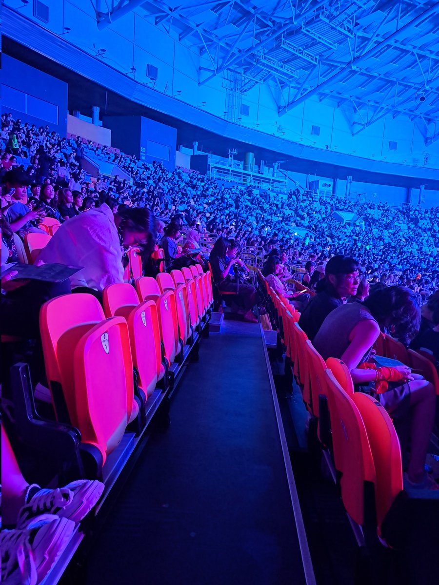 itsbtszone's tweet photo. apparently there is a row of empty seats... i don't want to have hopes but WHAT IF 😭 https://t.co/vUzk4zqk08