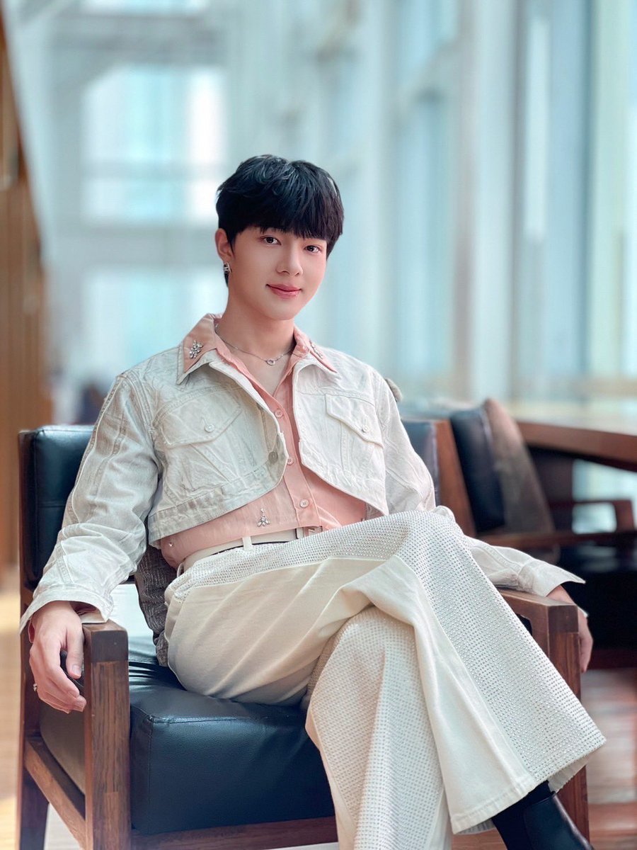 DomundiTV's tweet photo. นุนิวพร้อมเจอกับทุกคนแล้วในงาน “NUNEW ANYTHING FANSIGN”
 
ฝากทุกคนส่งกำลังใจมาให้นุนิวกันเยอะ ๆ นะคะ 🥰🫶 

#NuNewAnythingFansign https://t.co/LYbxBpGEdR