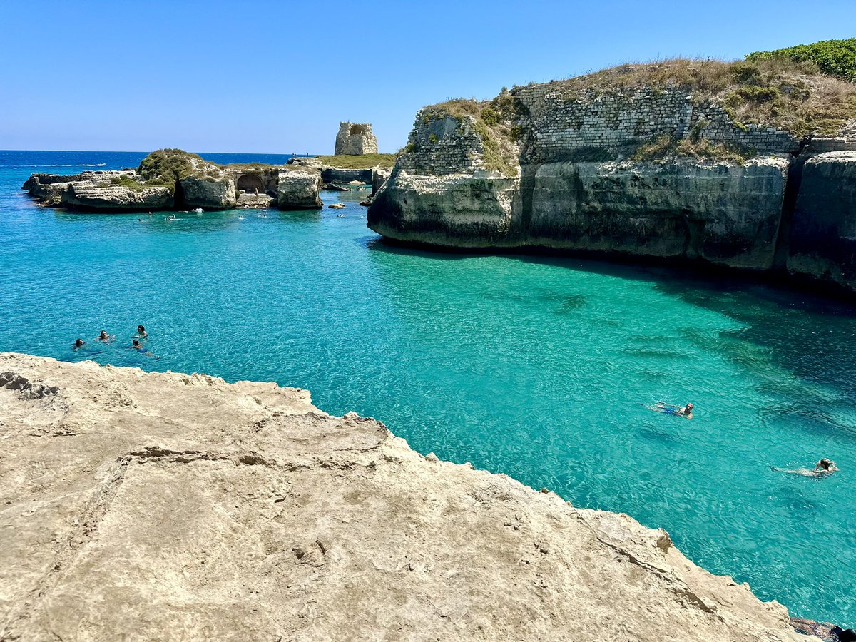 phanormus's tweet photo. @IlariaBifarini Dipende cosa cerchi, c’è la corsa a denigrare la #Puglia a dire che è troppo cara, io sto 15 gg a 2 passi da Castro e ho speso pochissimo in un bel Resort giro per calette, posti naturali, le spiagge attrezzate con servizi costano molto meno di altrove vedi #Alimini e #SanFoca https://t.co/9HvA5u33xG