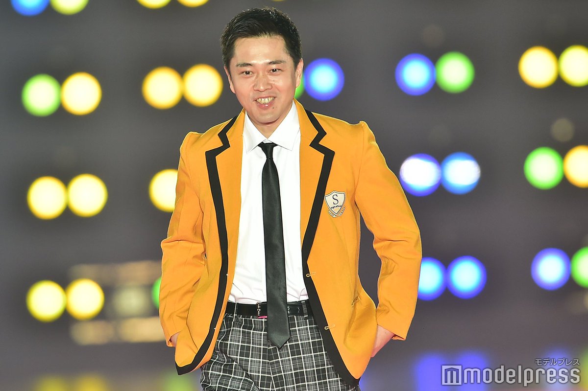 modelpress's tweet photo. 吉村大阪府知事が関西コレクションに登場✨

制服コスプレ披露で「ちょっと一線超えた気がします」

ランウェイでは指ハートも🫶🏻

📸写真はこちら！
https://t.co/GuZl7hqgVV

@hiroyoshimura #吉村知事 #吉村洋文 #関西コレクション #関コレ https://t.co/tRcV9QPWEG