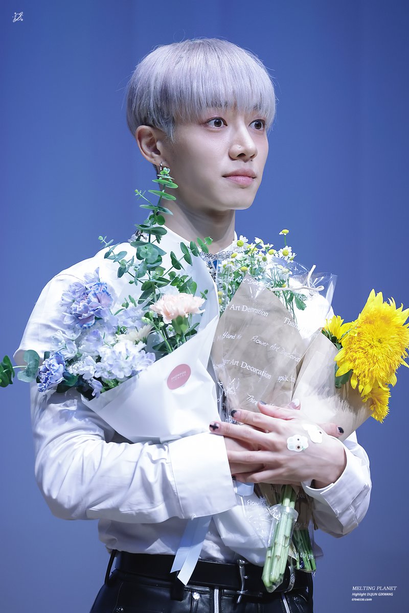 melting_planet's tweet photo. [UPDATE] 230429 이기광 정규 1집 프레데터 DMC 뮤직 팬싸인회 <3> *33pic
드디어 마지막! 😂 너무 많이 올라와서 당황하셨죠우.. 버릴 게 없어서 그랬습니다.... 
📎https://t.co/guozMSOSfa
#이기광 #기광 #하이라이트 #LEEGIKWANG #GIKWANG #HIGHLIGHT #PREDATOR #프레데터
@900_330 https://t.co/LlF064dPld
