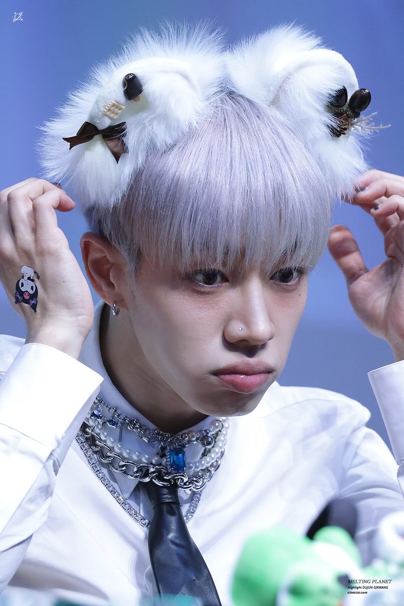 melting_planet's tweet photo. [UPDATE] 230429 이기광 정규 1집 프레데터 DMC 뮤직 팬싸인회 <3> *33pic
드디어 마지막! 😂 너무 많이 올라와서 당황하셨죠우.. 버릴 게 없어서 그랬습니다.... 
📎https://t.co/guozMSOSfa
#이기광 #기광 #하이라이트 #LEEGIKWANG #GIKWANG #HIGHLIGHT #PREDATOR #프레데터
@900_330 https://t.co/LlF064dPld
