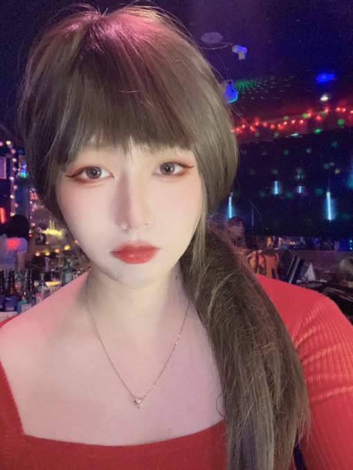 rafinane's tweet photo. 出去逛街 裤里丝塞着假J 忘记穿内裤 哪知道走着就往外掉  只能走会往里塞一下 一塞真的是满脸享受又羞涩的怕人发现  最后边走边塞的发情了 只能去试衣间自己解决 幸亏塞的是J 要是塞个跳蛋满足不了就要路上拉哥哥解决了  点赞转发抽送完整版❗📷#伪娘 #母狗 #女装 #cd #四爱 #sissy #ts #反差 #露出 https://t.co/7WkbxmHOPK