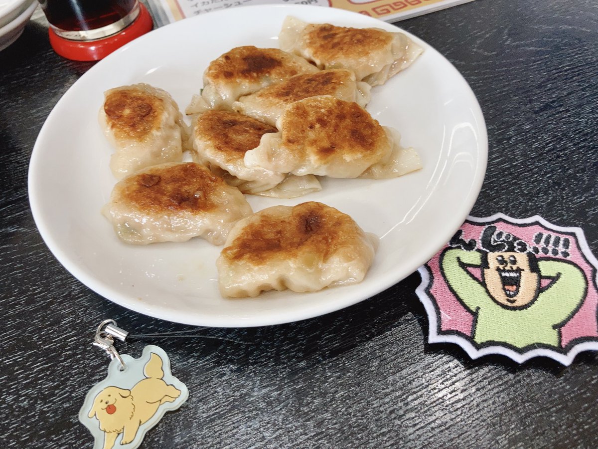 RiMMY__D's tweet photo. #まめきちまめこ 先生が、過去にバイト
していた中華料理屋さんに行ったよー！

レジ横にアクリルブロックと
こまちゃんのぬいぐるみがある(♡0♡)

店員さんもブログに出てくる通りで
夢をみてるような気持ちだった(*'ヮ'*)

おじさんが焼く餃子は両面焼きで
すっごくジューシー🥟

聖地巡礼サイコー https://t.co/YaftM6MdKg