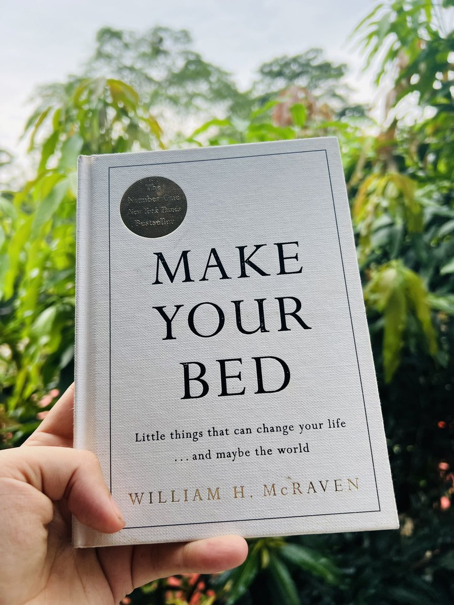 PrekshyaKhanal's tweet photo. As the title suggests, it all starts with making your bed in the morning. Starting your day with an accomplishment, no matter how small, paves the way for future success. If we cannot handle the small things life throws at us, how can we handle the bigger things? 
#BookReview https://t.co/idbV8bV10U
