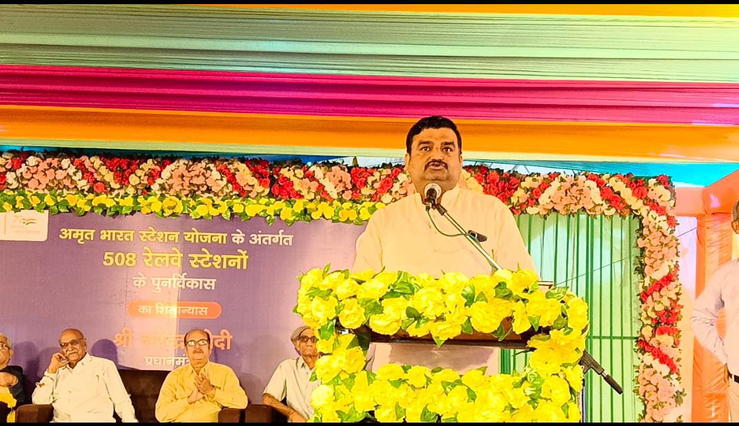JansamparkK's tweet photo. 🔹प्रधानमंत्री श्री @narendramodiजी ने 20.6करोड़ रुपये की लागत से कटनी साऊथ जंक्शन के पुनर्विकास कार्य का किया वर्चुअली शिलान्यास।
🔹#KTES मे विधायक बहोरीबंद @PandePranay और जनप्रतिनिधि रहे मौजूद।
@JansamparkMP
@CMMadhyaPradesh
@AshwiniVaishnaw
@vdsharmabjp https://t.co/kLmGk2Uepf