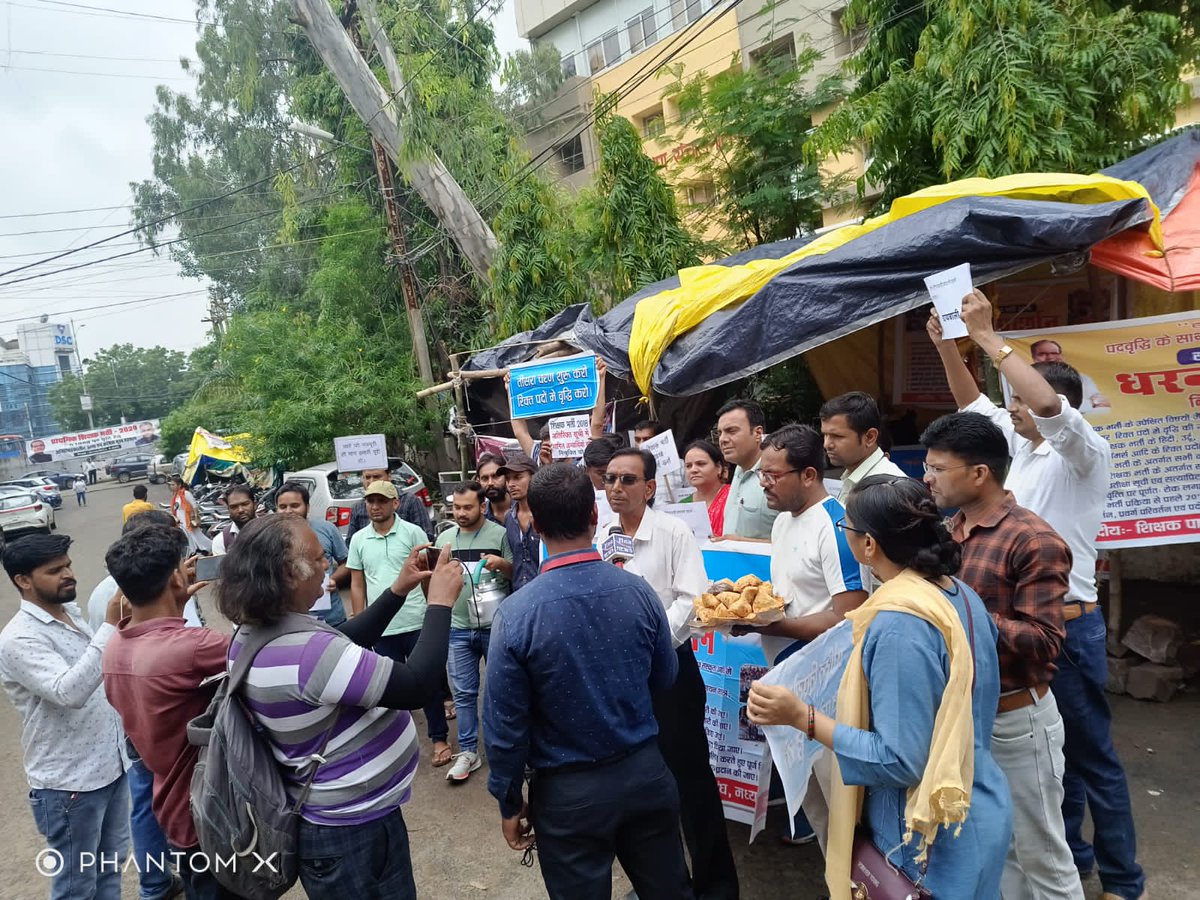 <a href="/ChouhanShivraj/">Shivraj Singh Chouhan</a> <a href="/Indersinghsjp/">इन्दरसिंह परमार</a>
वर्ग 1 और 2 के उपेक्षित विषय #हिन्दी_सामाजिकविज्ञान_विज्ञान  विषयों मे 3000-3000 पदों पर #पद_वृद्धि_थर्ड_काउन्सलिंग_2018
साथ ही जिन वंचित अतिथि शिक्षकों का अनुभव छूट गया है उन्हें सत्र 20-21 तक अनुभवधारी मान कर थर्ड कॉउंसलिंग में 25% का लाभ दिया जाए