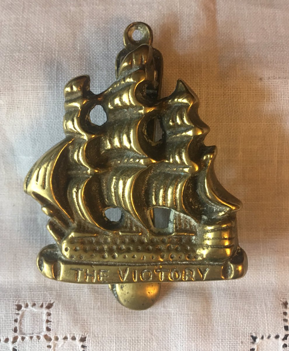 maviedanslart's tweet photo. A selection of Brass items from door knockers, to ships bottle coaster and a piece of trench art.
See them at,
https://t.co/2hHxQyYO16
#UKGiftHour #UKWeekendeHour #SundayFringe #SmartSocial #GiftIdeas #Reuse #Vintage #Antiques https://t.co/q7kbzhpy7K