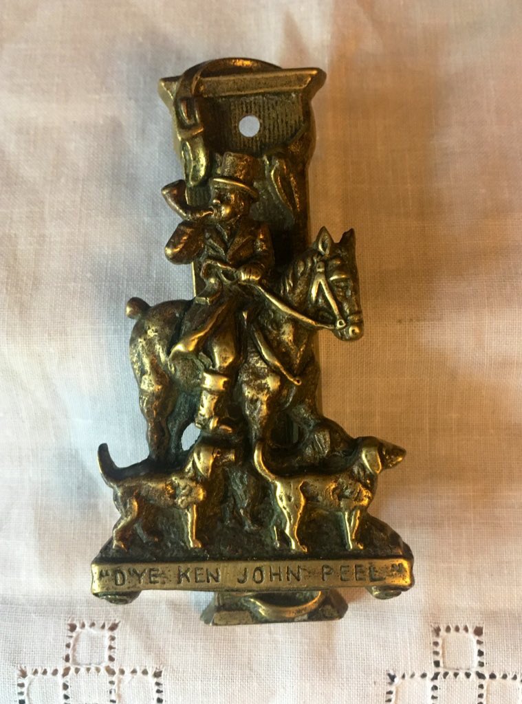 maviedanslart's tweet photo. A selection of Brass items from door knockers, to ships bottle coaster and a piece of trench art.
See them at,
https://t.co/2hHxQyYO16
#UKGiftHour #UKWeekendeHour #SundayFringe #SmartSocial #GiftIdeas #Reuse #Vintage #Antiques https://t.co/q7kbzhpy7K
