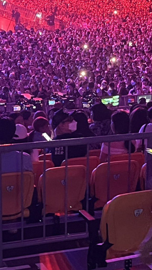 meanyoongi0309's tweet photo. Taehyung, Seokjin and Hobi are watching Yoongi today 😭😭 #D_DAY_THE_FINAL_D3 https://t.co/ssG9Xdp3GH