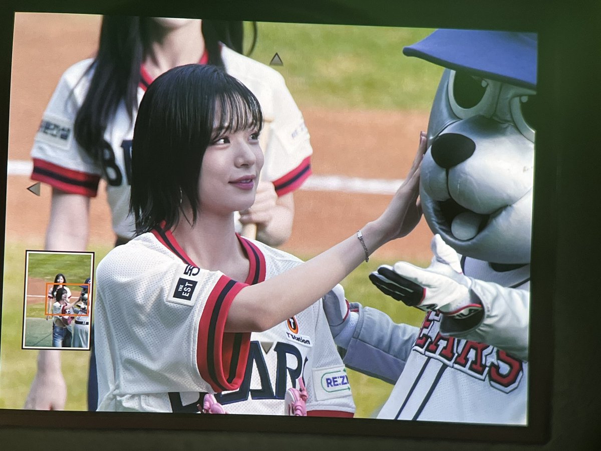 byfromis_9's tweet photo. 20230806 fromis_9 Doosan Bears vs KT wiz (pre-view)

LEE CHAE YOUNG

#fromis_9 #flover #이새롬 #송하영 #박지원 #노지선 #이서연 #이채영 #이나경 #백지헌 https://t.co/oHh7ld6crm