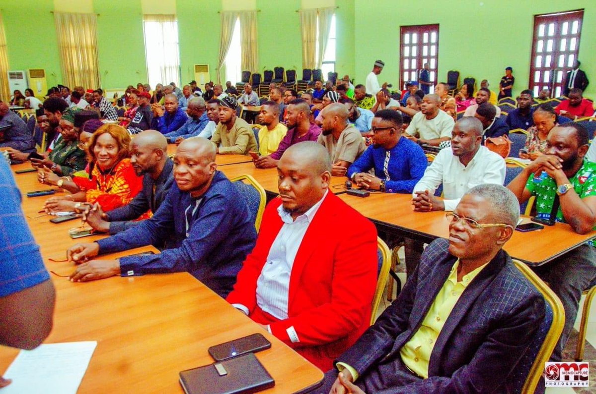 benuestategovt's tweet photo. Executive Governor of Benue State, His Excellency, @Alialization on Saturday, had an interactive session with news media chief executives and groups at Government House, MKD.
 
His Excellency,@BarrSamode ,was at hand as the Governor interfaced with members of the Fourth Estate. https://t.co/OCQSJB583H