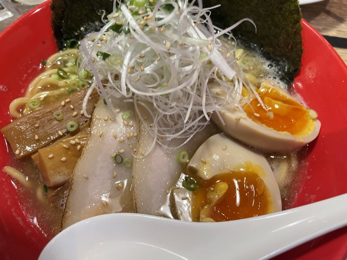 せっかくだから、俺は「周辺店舗が聞いて呆れるラーメン」を選ぶぜ!(◜ᴗ◝ ) 