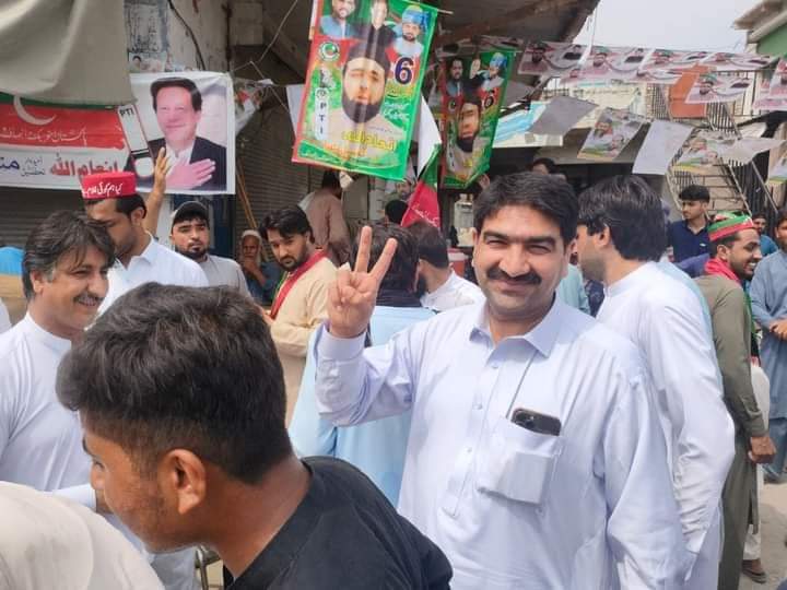 MaqsoodkhanIK's tweet photo. متھرا ضمنی الیکشن تحریک انصاف کے کیمپس میں عوام کا رش ILF کی ٹیم علی زمان کی قیادت میں نگرانی
#vote_for_bat
#vote_for_Imrankhan
#vote_for_Inamkhan https://t.co/RHFZ1H2S8B
