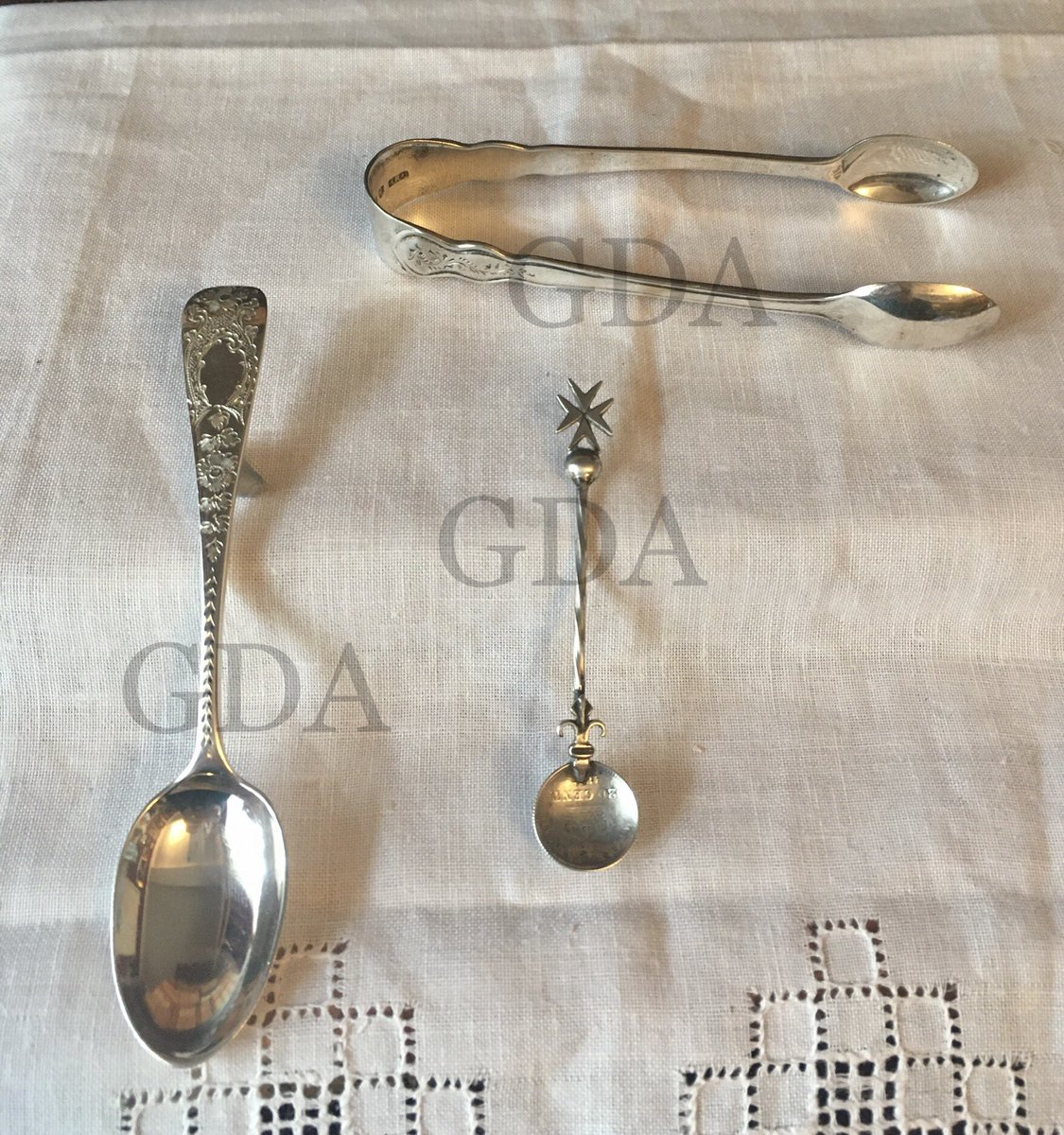 maviedanslart's tweet photo. Make your table sparkle with gorgeous pieces of silver from salts to cutlery and napkin rings.
See them at,
https://t.co/2hHxQyYO16
#UKGiftHour #UKGiftAM #UKWeekendeHour #SundayFringe #SmartSocial #GiftIdeas #Reuse #Vintage #Antiques https://t.co/38XNF6ZYJ2