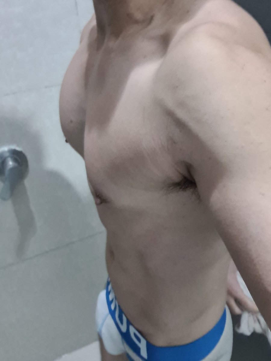 pampdance1's tweet photo. ก็แน่นอยู่นะ..ว่าไม่ได้
😜💪
#bodytypes #fitandfirm #musclebuilding #hotguy #bodycheck https://t.co/wp2Pk9CBDp