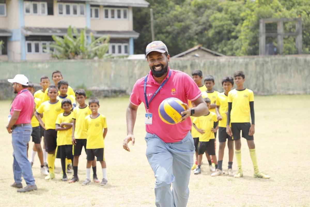 sigo1985's tweet photo. Nattami Army - නාට්ටාමි ආමි (porter)

Olympic-Value-Based sport activities were part of a social responsibility project led by the Nattami Army crew with the support of Sri Lanka Police and Sri Lanka Eye Donation Society held in gunasingapura ground today. 

#NOCSriLanka https://t.co/fh30V60GPo