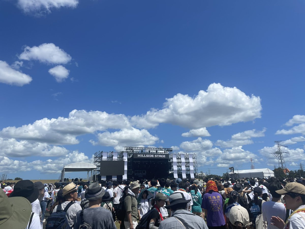 RyoDismoto's tweet photo. 8/5夏が始まり、8/6夏が終わりました。
ロッキン最高でした。

焦げた饅頭みたいな顔してます。
足はもう動きません。
脱水症状で食欲も尿意もありません。 https://t.co/4X0KxYrKnR