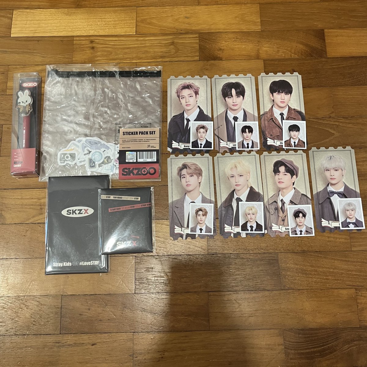 dearestchn's tweet photo. wts stray kids skz-x merch 

pin badges- $10
id files- $19
photobook- $7
gel pen- $10
sticker pack- $13
ticket + id- $7 per member, $50 ot8 set

shipping internationally✈️
prices in USD, paypal only!

dm if interested~ https://t.co/tha3MgDdRi
