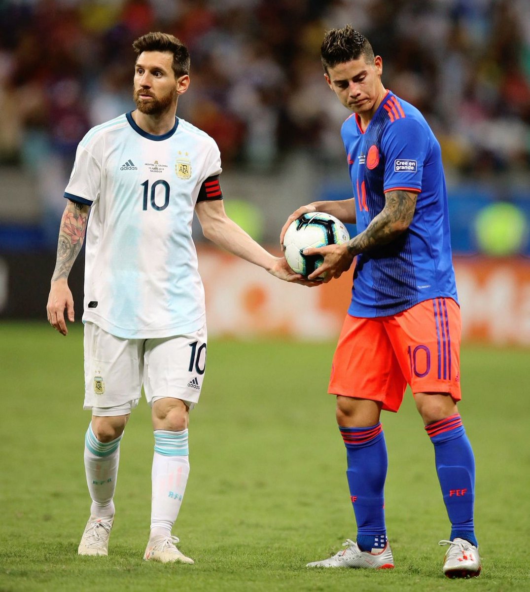 James Rodríguez: "Siempre he pensado que Messi es el mejor de la historia, pero en el Real Madrid por contrato nos obligaban a decir que el mejor era Cristiano".

Si esto lo hacen con sus jugadores, imaginar que no harán con los medios o su afición.

Pura dictadura madridista.