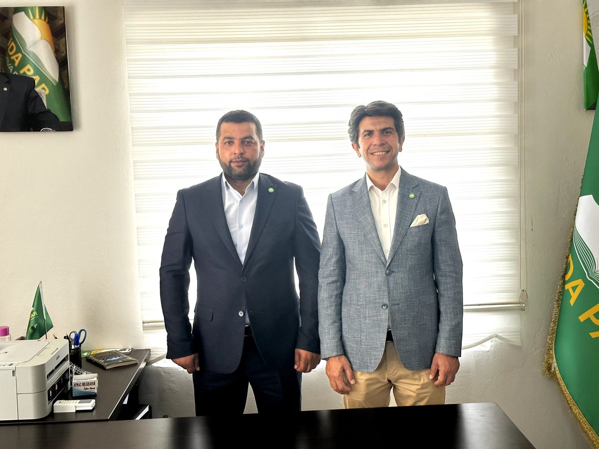 EminOzaslan's tweet photo. Partimizin Siverek 4.Olağan İlçe Kongresi sonucu tekrar seçilen mevcut İlçe Başkanımız Sn. @AbdurrahimSimak 'ı tebrik ediyorum.

Kendisine ve yönetimine muvaffakiyetler diliyorum.

NOT : Yaz mevsimindeki aşırı sıcaklardan dolayı halkımızı rahatsız etmemek için ilçe kongrelerimizi genelde ilçe binalarımızda yapmayı tercih ettik.