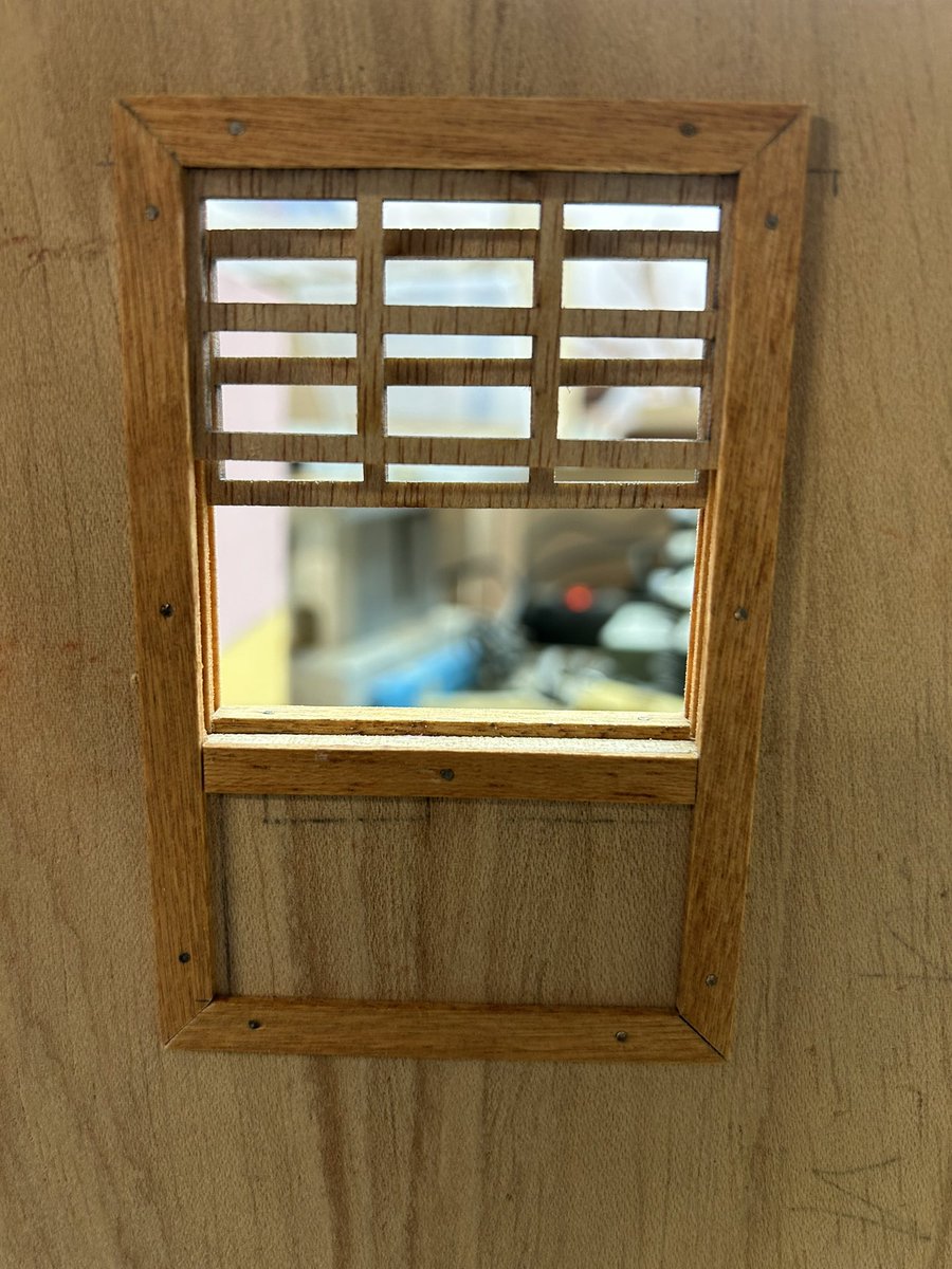 TallercitoArtes's tweet photo. Mirando a través de esta nueva ventana de guillotina para otro proyecto en curso. Creación y arte. La vida del artista. https://t.co/Oq6hTlYkK9 🔨🔨🪚🪚YD #YiyoDorta @yiyodorta https://t.co/Gl6zpUFwDE