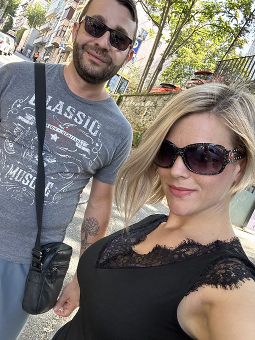 Aujourd&rsquo;hui journ&eacute;e repos on visite İSTANBUL avec @LumaCarie1 mais on s&rsquo;y rend &agrave; pied pour faire un peu