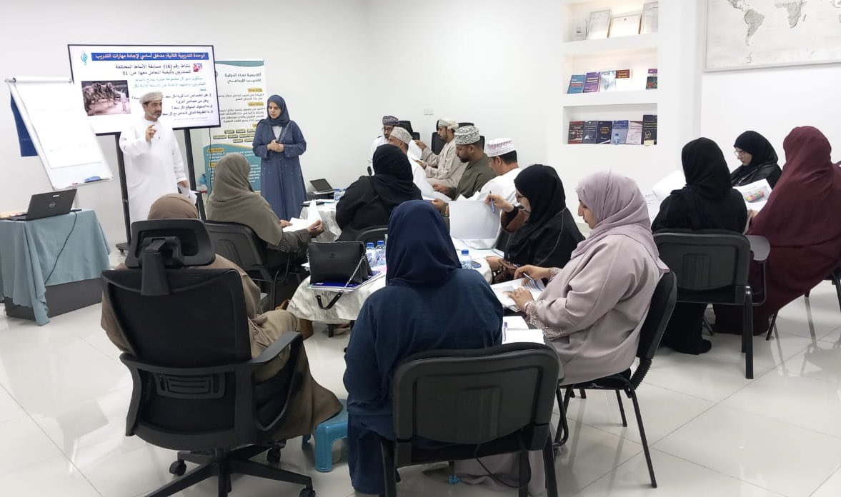 D_Ghafri's tweet photo. يواصل البرنامج التدريبي
 "مهارات تنمية المدربين" 
يومه السادس في
أكاديمية نماء الدولية للتدريب 
بولاية بوشر بمحافظة مسقط … 
والذي يحتوى على خمس وحدات تدريبية … https://t.co/6mjHSaIgi6
