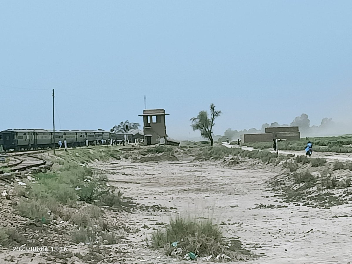 weatherwalay's tweet image. 🛑 افسوسناک خبر: سندھ کے علاقے سہاری کے قریب ٹرین حادثہ، ٹرین کی بوگیوں کو نقصان۔۔
تصاویر جائے واقعہ: علی طارق

پاک ویدر نیٹورک
#TrainIncident