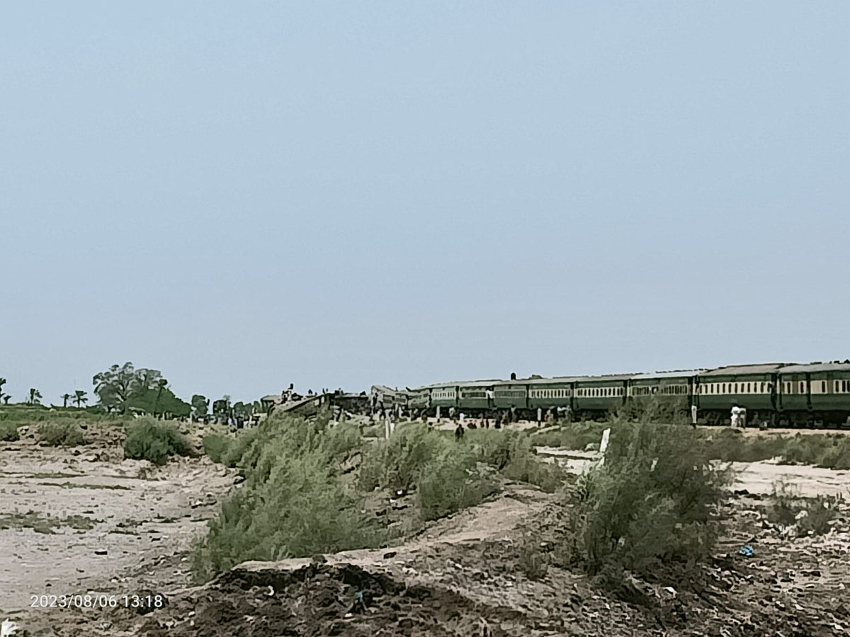weatherwalay's tweet image. 🛑 افسوسناک خبر: سندھ کے علاقے سہاری کے قریب ٹرین حادثہ، ٹرین کی بوگیوں کو نقصان۔۔
تصاویر جائے واقعہ: علی طارق

پاک ویدر نیٹورک
#TrainIncident