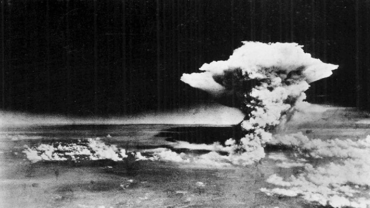 herr_ort's tweet photo. 6.August 1945
Der Copilot eines B-29 Bombers schreibt voller Entsetzen ins Logbuch „Mein Gott, was haben wir getan?“
Es war Robert Lewis.
Die B-29 hieß „Enola Gay“.
Hiroshima.
#NeverForget #HiroshimaDay https://t.co/ApZbZ9LeUt