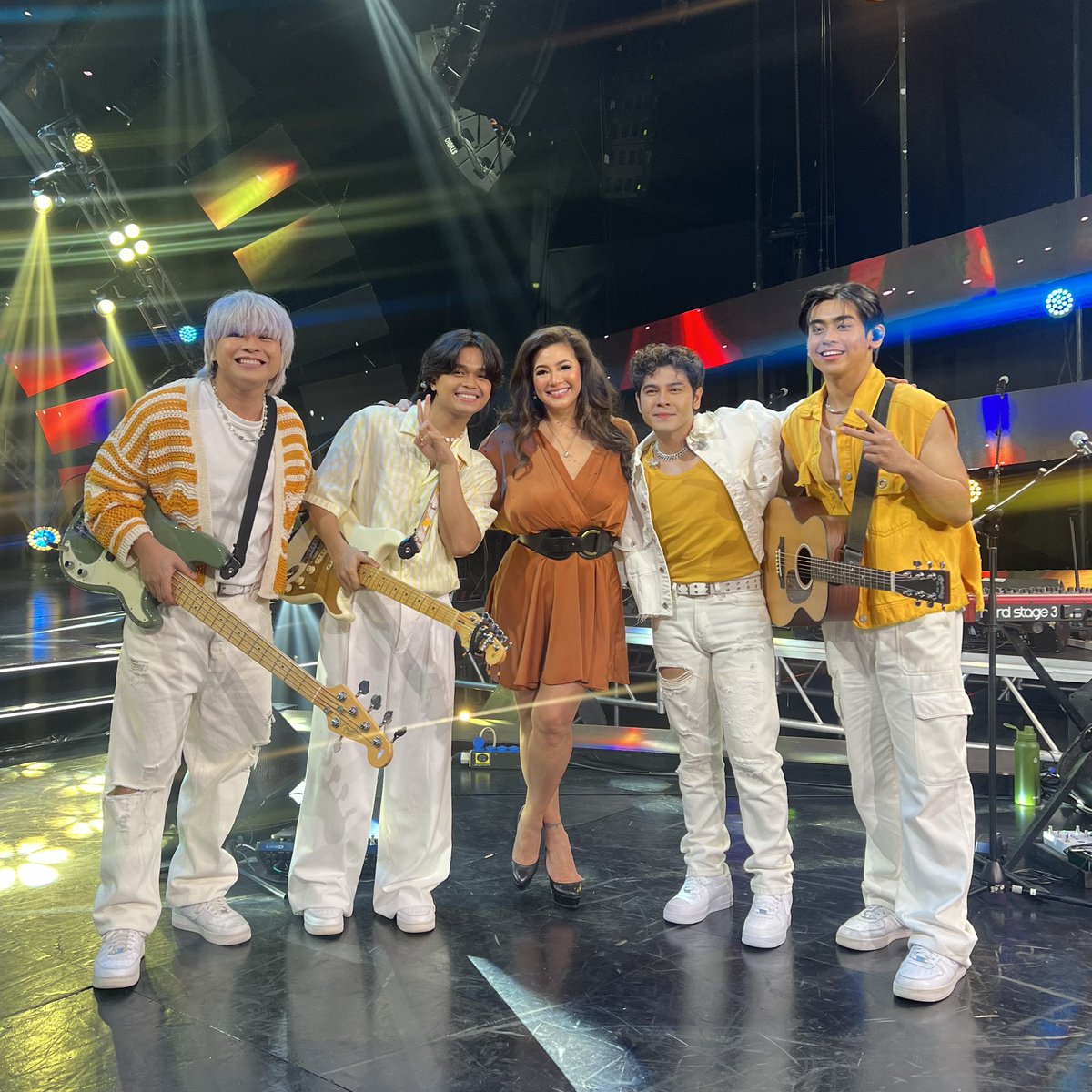 ASAPOfficial's tweet photo. Asia's Songbird Ms. Regine Velasquez-Alcasid and The Juans! #BandangASAP https://t.co/7NTQWw8kVe