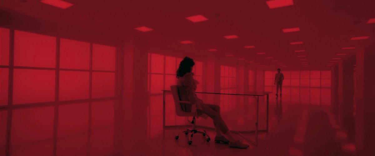 okay breaking my silence the "effect" in this scene was funny as shit it was just a red filter flashing