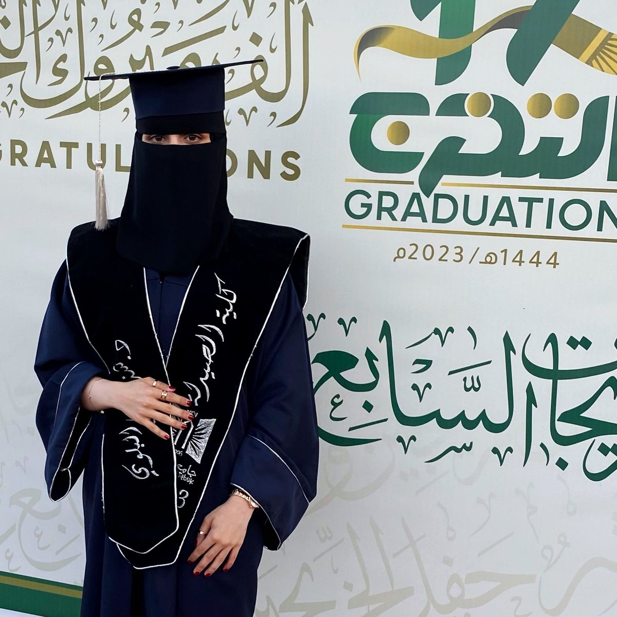 RazaSmjs's tweet image. يسرنا بكل فخر نحن مجلس تحرير SMJS-MET تهنئة الطالبة شذى علي البلوي إحدى محررينا من كلية الصيدلة بـ #جامعة_تبوك بمناسبة تخرجها مع مرتبة الشرف الأولى وحصولها على المركز الأول لخريجي الدفعة، كما نبارك لها تكريمها من قبل صاحب السمو الملكي الامير فهد بن سلطان آل سعود امير منطقة تبوك.