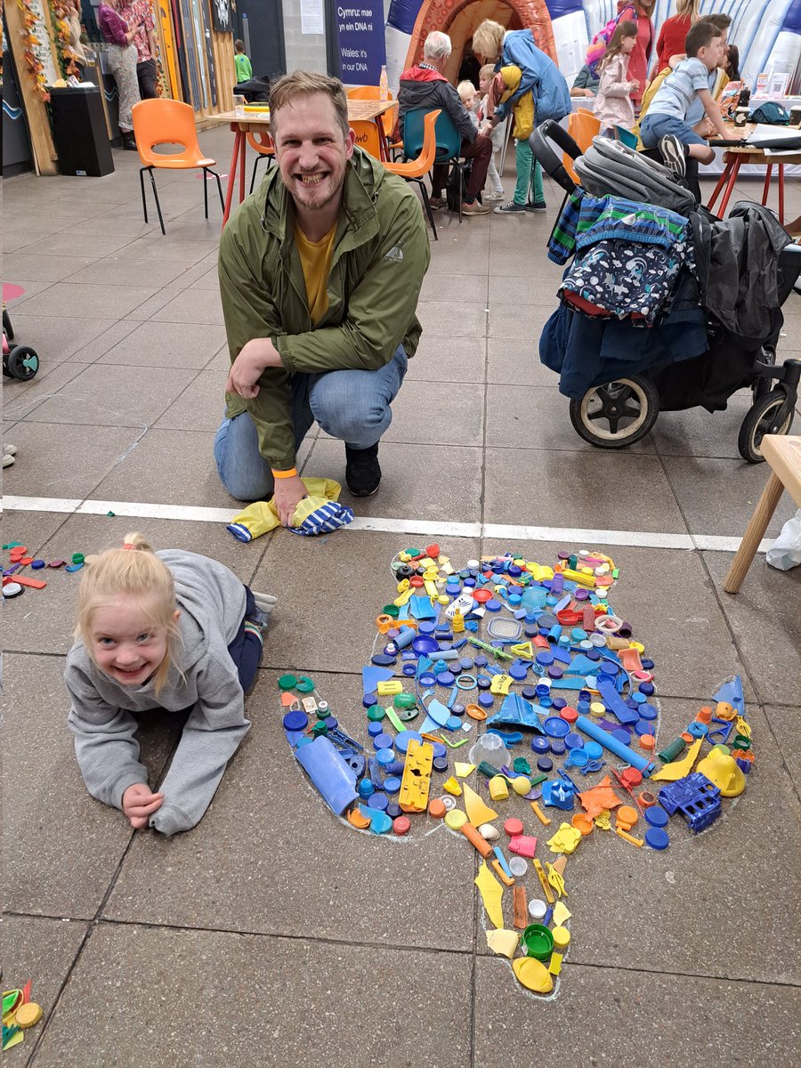 TimPughArtist's tweet photo. Awesome drop in tideline plastic art workshops for the Xplore Wrexham Science Festival yesterday at Ty Pawb,Wrexham. Thanks to Ty Pawb and Xplore for inviting me and well done to the Artists. 👍 @TyPawb @Arts_Wales_ @XploreScienceUK #typawb #wrecsam #xplorescience https://t.co/DZgVxg88pl