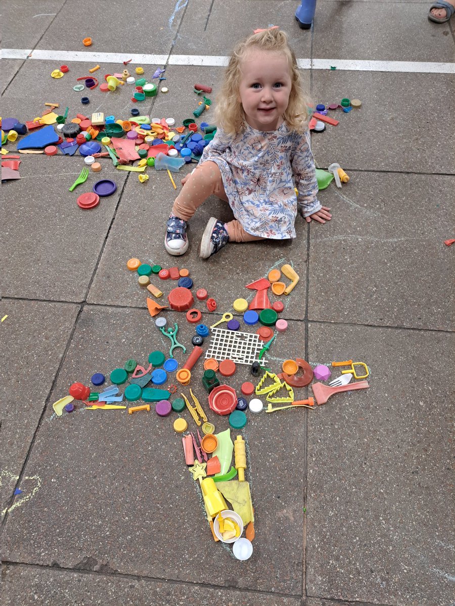TimPughArtist's tweet photo. Awesome drop in tideline plastic art workshops for the Xplore Wrexham Science Festival yesterday at Ty Pawb,Wrexham. Thanks to Ty Pawb and Xplore for inviting me and well done to the Artists. 👍 @TyPawb @Arts_Wales_ @XploreScienceUK #typawb #wrecsam #xplorescience https://t.co/DZgVxg88pl